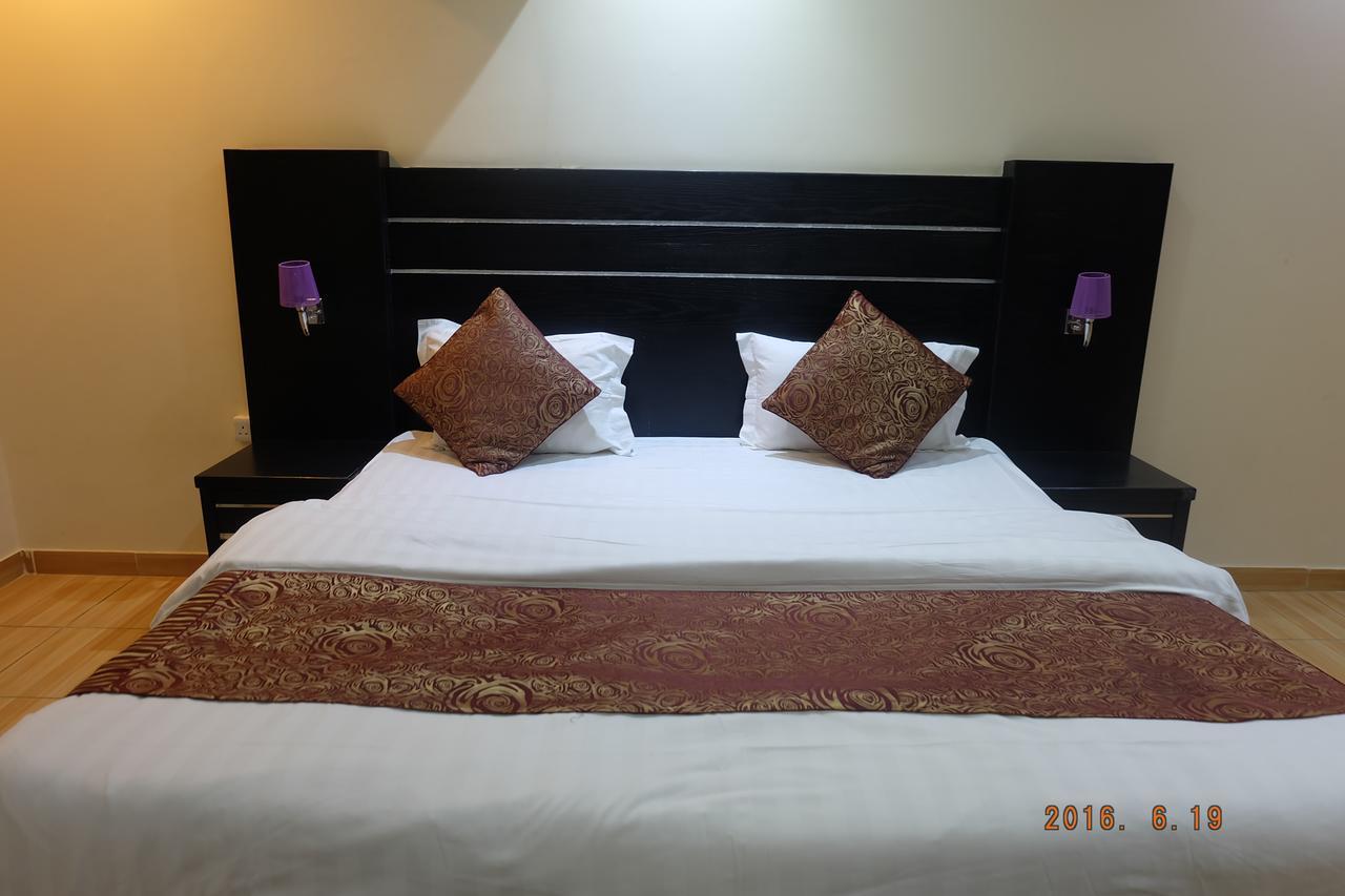 Talin Star Suites Рияд Екстериор снимка
